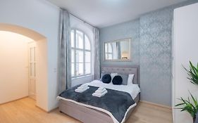 Quiet Apartment In The Heart Of Old Town Centre
